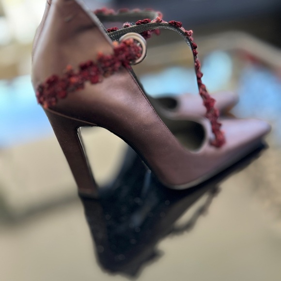 Elegant Red High Heels with Ankle Straps - Picture 3 of 5